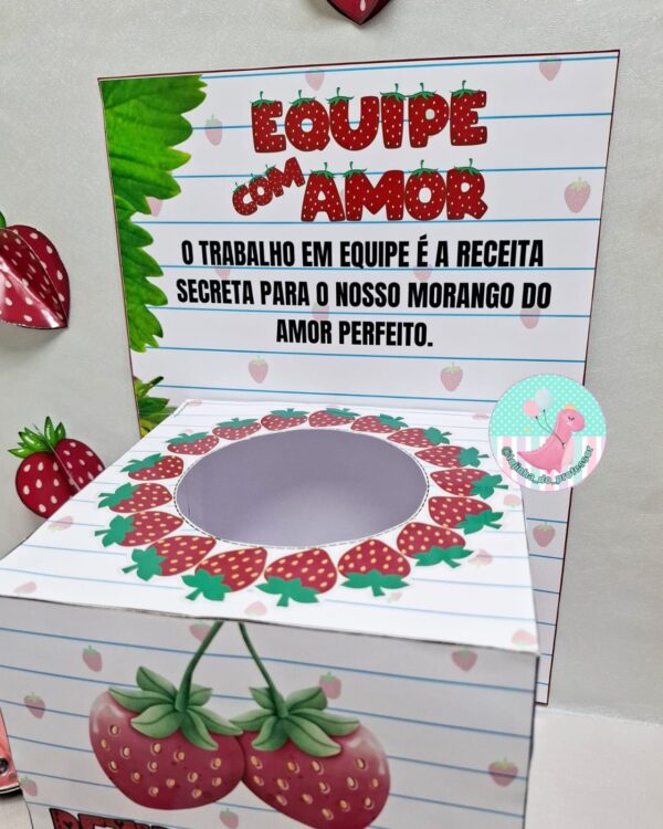 CAIXA MIMO EQUIPE ESCOLAR, EQUIPE ESCOLAR, VOLTA ÀS AULAS, morango do amor, kit equipe com amor, volta às aulas equipe escolar , equipe escolar , dinâmica volta Às aulas ,Lojinha do professor, recursos pedagógicos, professor, educação, atividades infantis, alfabetização,professora, professor,recursos lúdicos, lojinha,ensino fundamental,pedagogo,pedagoga,dicas de atividades infantis,