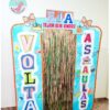 EJA,primeiro dia de aula, volta às aulas, volta às férias, recepção escolar, decoração escolar, portal escolar, painel primeiro dia de aula, entrada decorada escola, decoração volta às aulas, cenário para fotos escola, boas-vindas alunos, decoração educativa, início do ano letivo, ambientação escolar, decoração com cortina metálica, decoração com pvc, material pedagógico visual, decoração sala de aula, decoração corredor escola, portal decorativo escolar